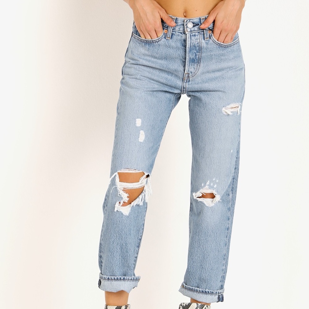 Levi’s Wedgie Straight Light Wash Jeans